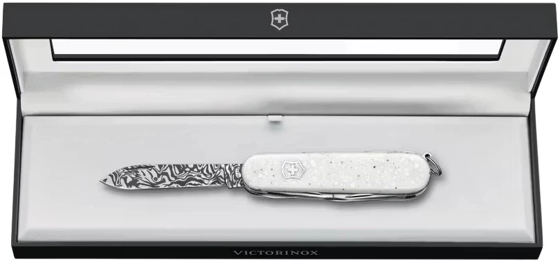 Navaja Limited Edition Companion Damascus 91mm Corian® Blanco 2025 Victorinox® 1.3901.J25 [Pieza] - Image 5