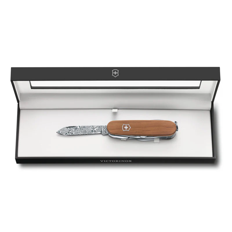 Navaja Limited Edition Deluxe Tinker Damascus 91mm Madera 2018 Victorinox® 1.4721.J18 [Pieza] - Image 3