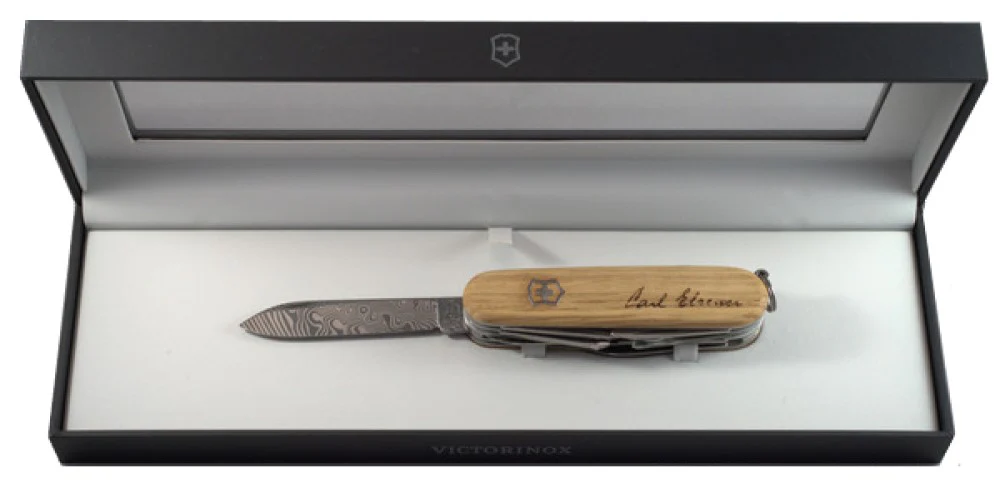 Navaja Limited Edition Explorer Damascus 91mm Madera 2013 Victorinox® 1.6701.J13 [Pieza] - Image 3