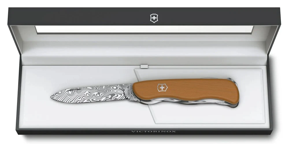 Navaja Limited Edition Picknicker Damascus 111mm Madera 2022 Victorinox® 0.8301.J22 [Pieza] - Image 3